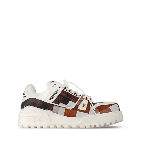 รองเท้าผ้าใบรุ่น LV Trainer Maxi in ผู้ชาย's รองเท้า รองเท้าผ้าใบสำหรับผู้ชาย collections by Louis Vuitton (การย่อ/ขยายผลิตภัณฑ์)