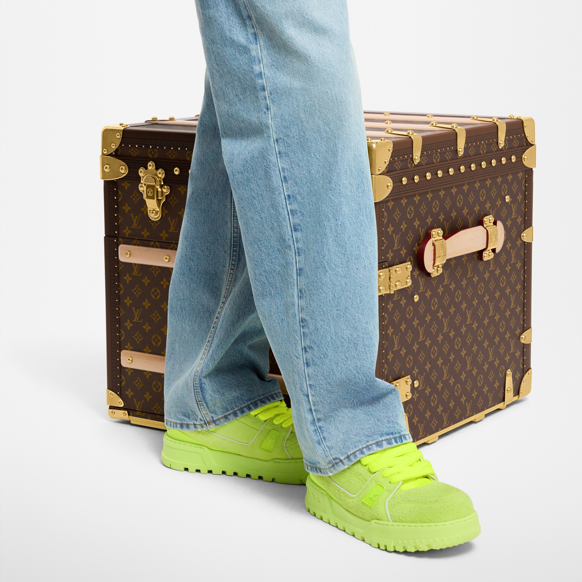 รองเท้าผ้าใบรุ่น LV Trainer Maxi  in ผู้ชาย