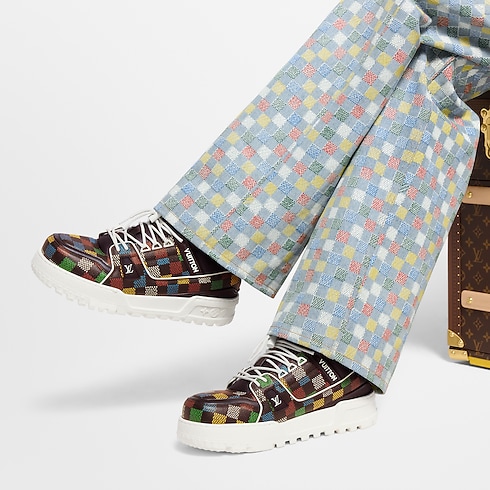 รองเท้าผ้าใบรุ่น LV Trainer Maxi in ผู้ชาย's รองเท้า รองเท้าผ้าใบสำหรับผู้ชาย collections by Louis Vuitton (การย่อ/ขยายผลิตภัณฑ์)