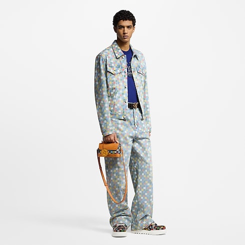 รองเท้าผ้าใบรุ่น LV Trainer Maxi in ผู้ชาย's รองเท้า รองเท้าผ้าใบสำหรับผู้ชาย collections by Louis Vuitton (การย่อ/ขยายผลิตภัณฑ์)