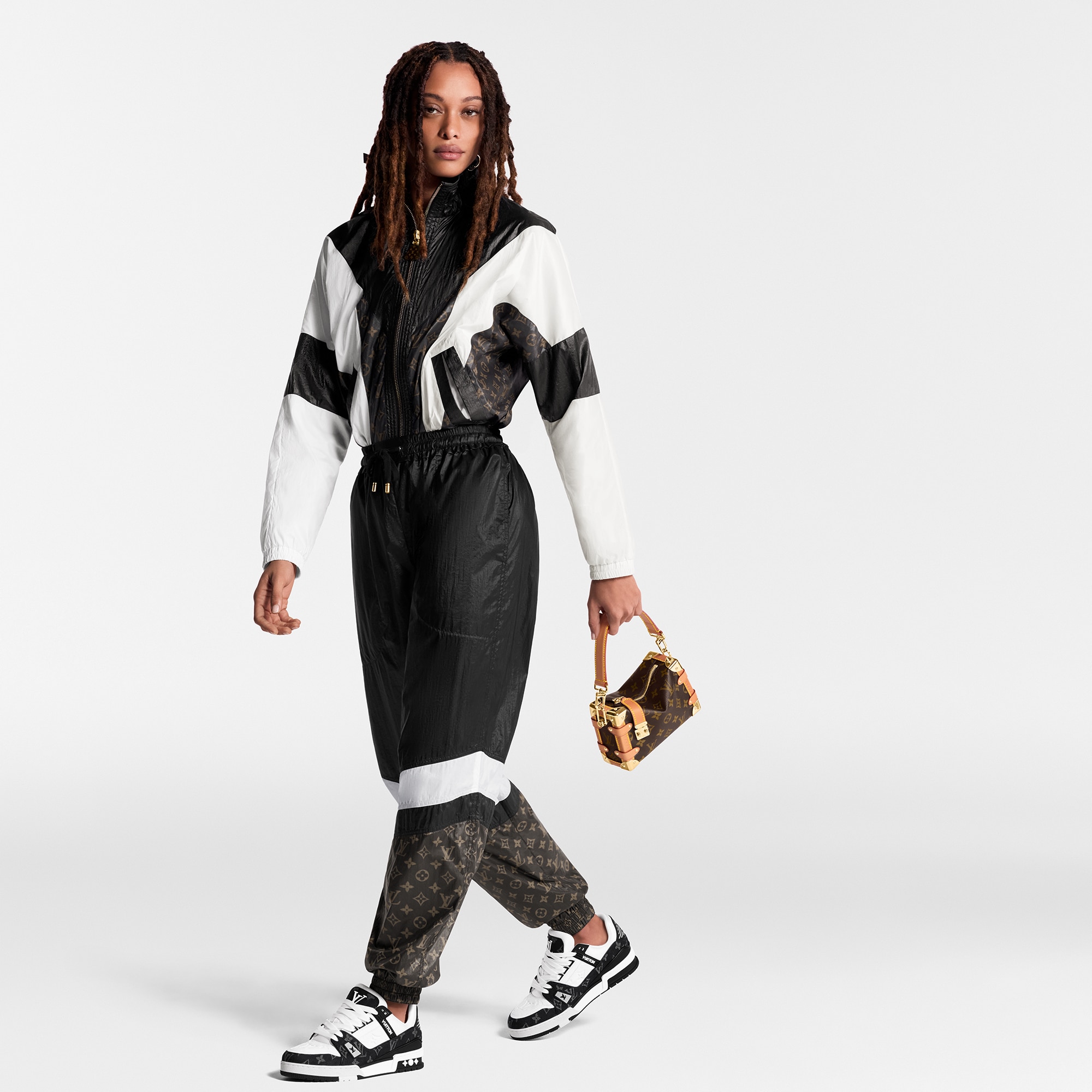รองเท้าผ้าใบรุ่น LV Trainer  in Women