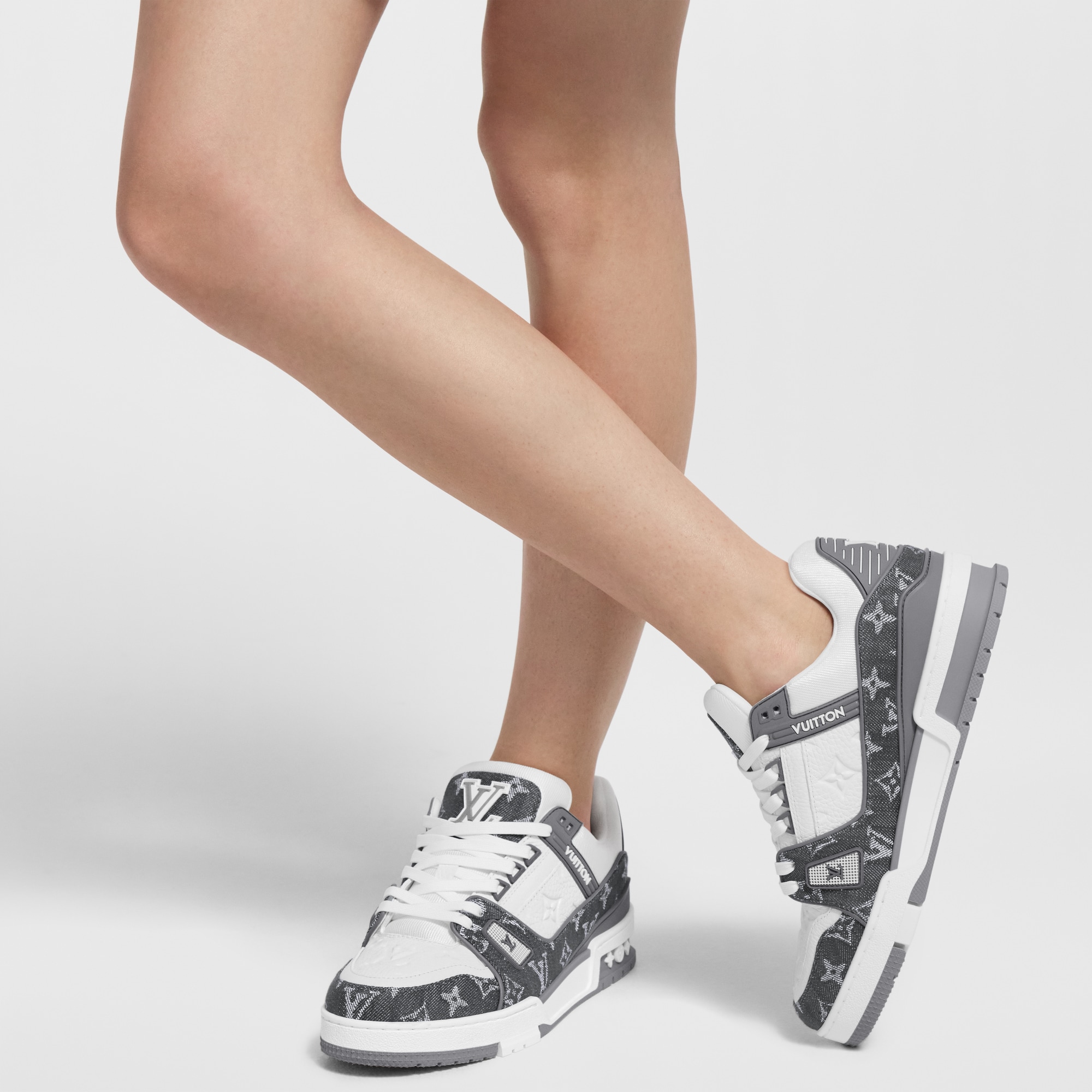 รองเท้าผ้าใบรุ่น LV Trainer  in ผู้หญิง