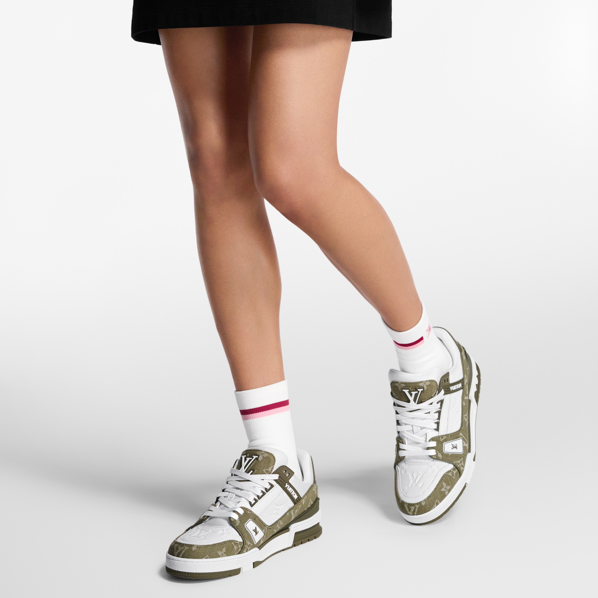 รองเท้าผ้าใบรุ่น LV Trainer  in ผู้หญิง