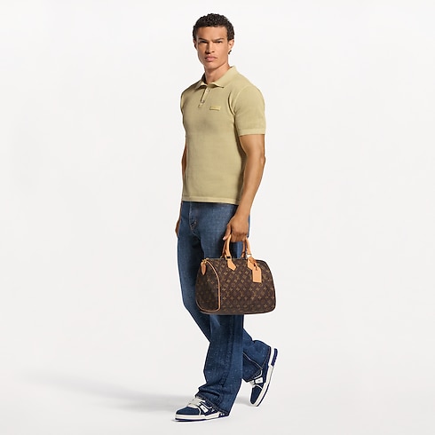 รองเท้าผ้าใบรุ่น LV Trainer in ผู้ชาย's รองเท้า รองเท้าผ้าใบสำหรับผู้ชาย collections by Louis Vuitton (การย่อ/ขยายผลิตภัณฑ์)