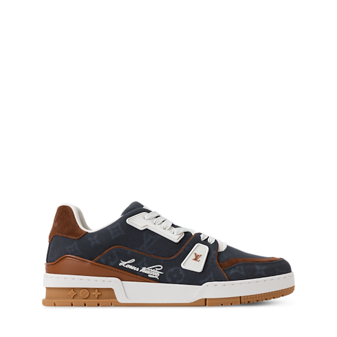 รองเท้าผ้าใบรุ่น LV Trainer side view