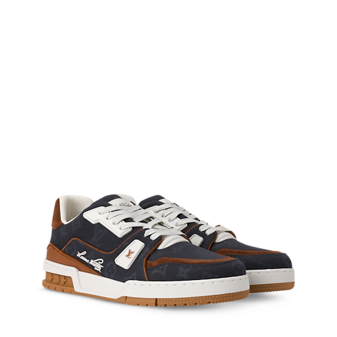 รองเท้าผ้าใบรุ่น LV Trainer front view
