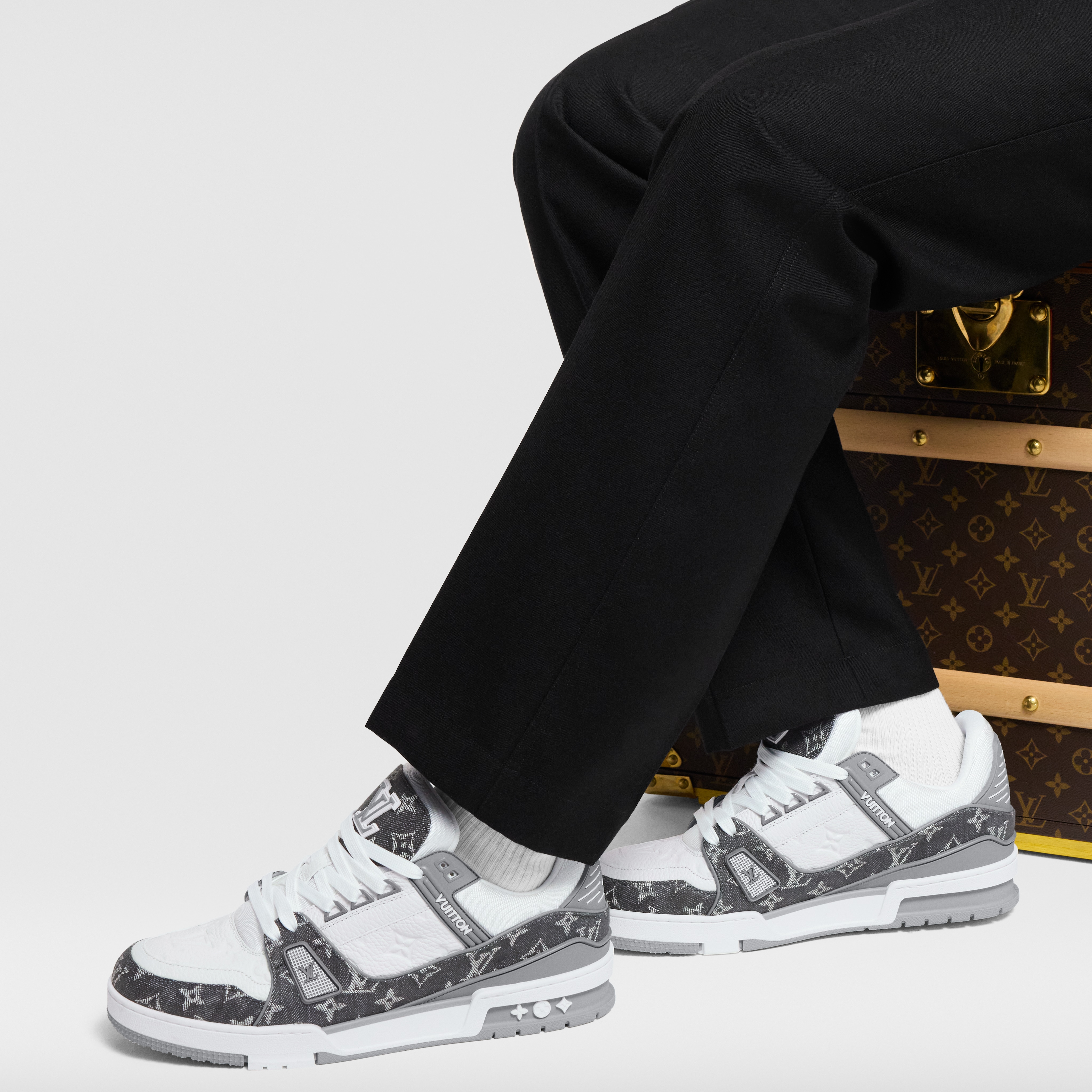 รองเท้าผ้าใบรุ่น LV Trainer  in ผู้ชาย
