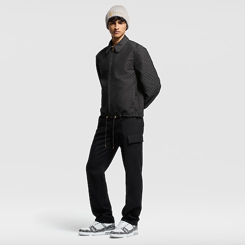 รองเท้าผ้าใบรุ่น LV Trainer in ผู้ชาย's รองเท้า รองเท้าผ้าใบสำหรับผู้ชาย collections by Louis Vuitton (การย่อ/ขยายผลิตภัณฑ์)