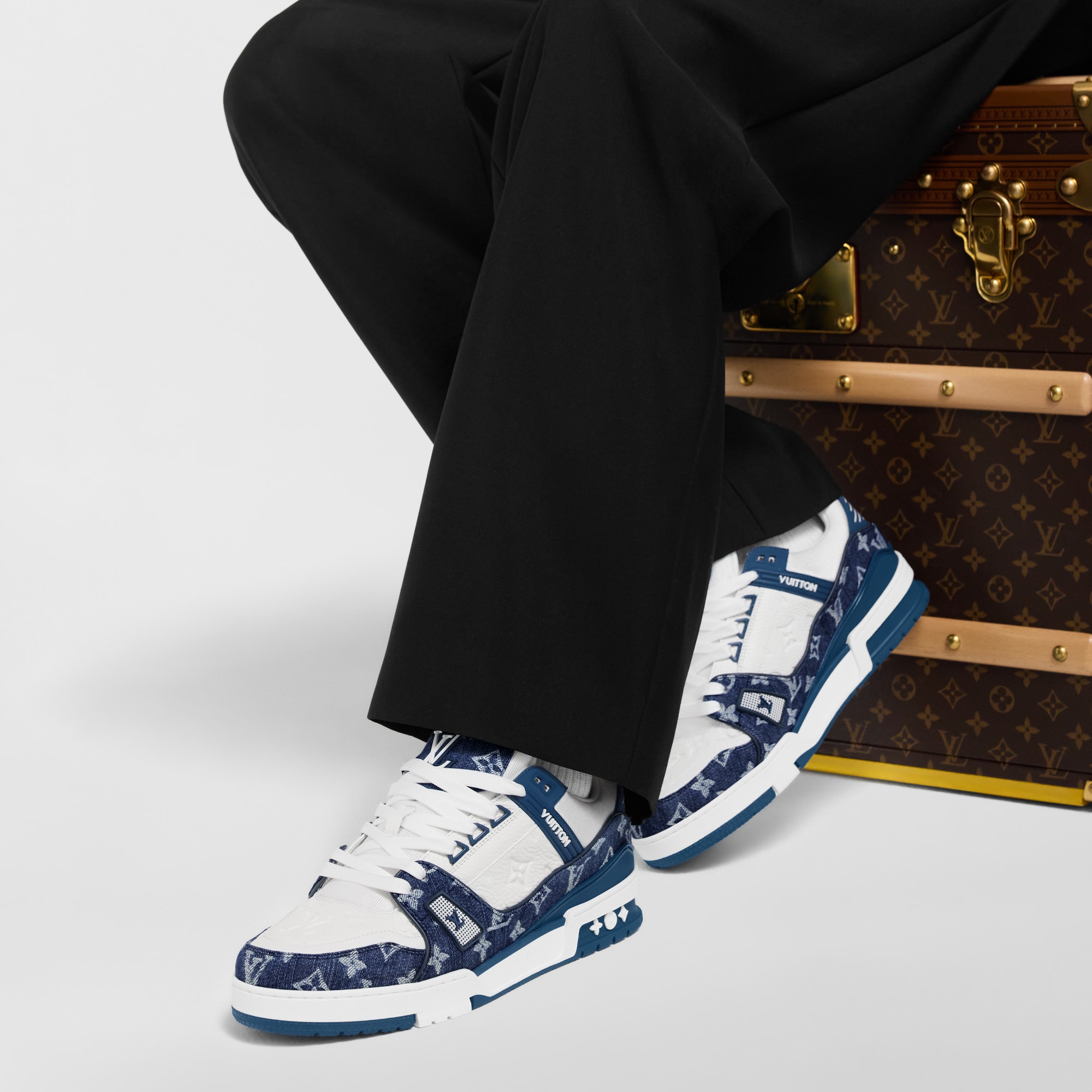 รองเท้าผ้าใบรุ่น LV Trainer  in ผู้ชาย