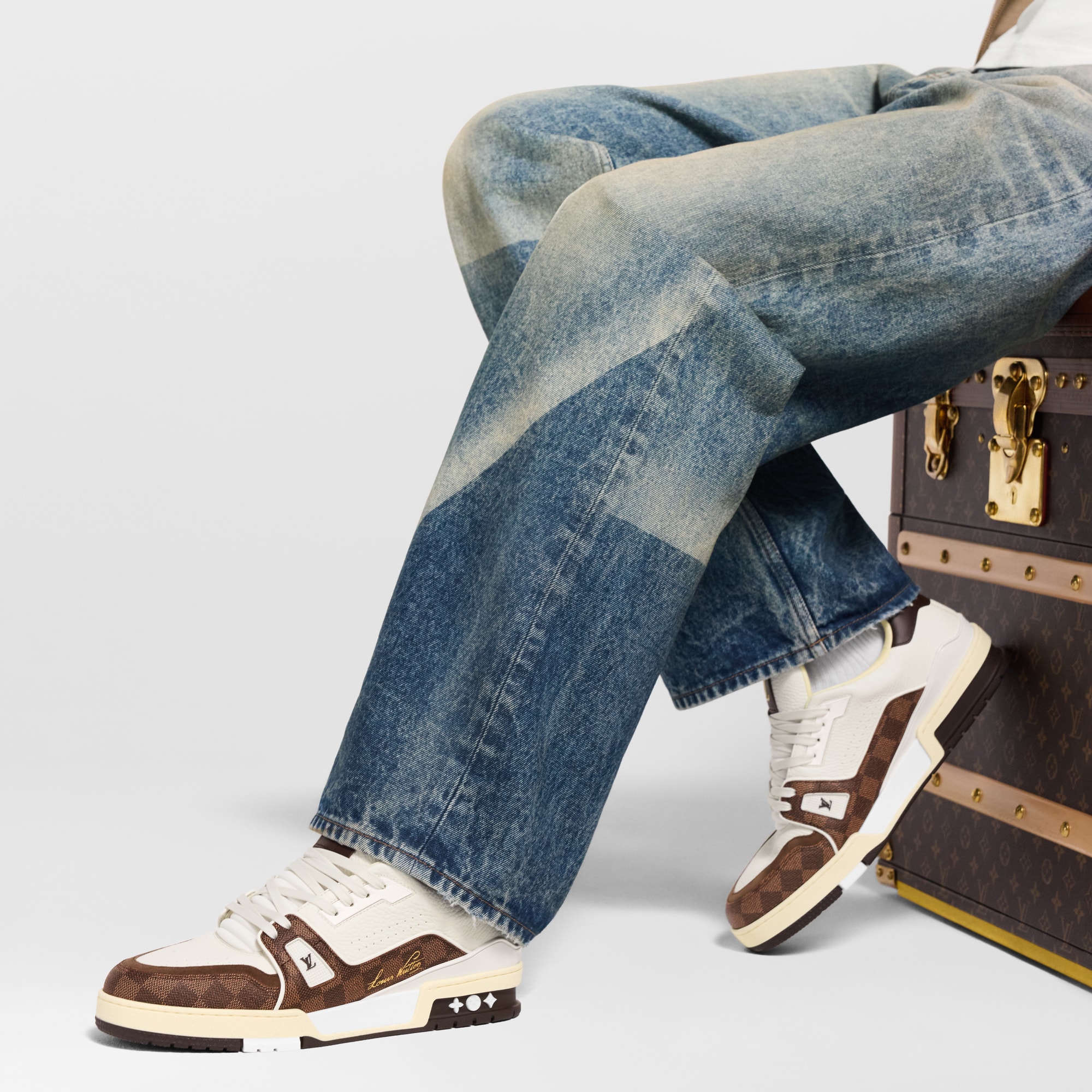 รองเท้าผ้าใบรุ่น LV Trainer  in ผู้ชาย