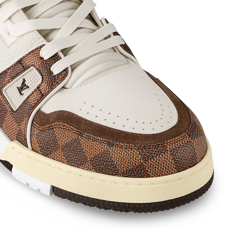 รองเท้าผ้าใบรุ่น LV Trainer in ผู้ชาย's รองเท้า รองเท้าผ้าใบสำหรับผู้ชาย collections by Louis Vuitton (การย่อ/ขยายผลิตภัณฑ์)