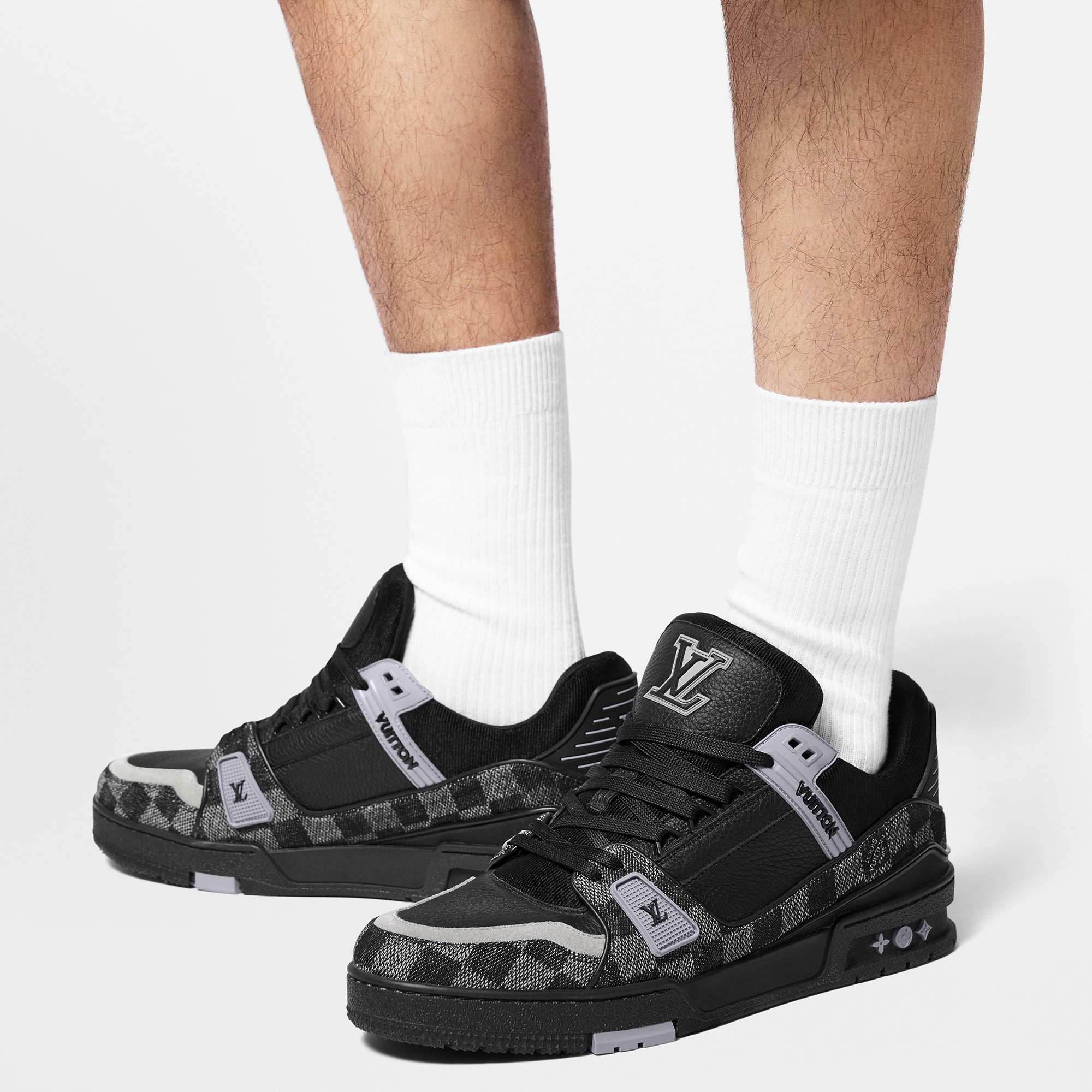 รองเท้าผ้าใบรุ่น LV Trainer  in ผู้ชาย