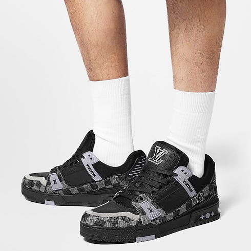 รองเท้าผ้าใบรุ่น LV Trainer in ผู้ชาย's รองเท้า รองเท้าผ้าใบสำหรับผู้ชาย collections by Louis Vuitton (การย่อ/ขยายผลิตภัณฑ์)