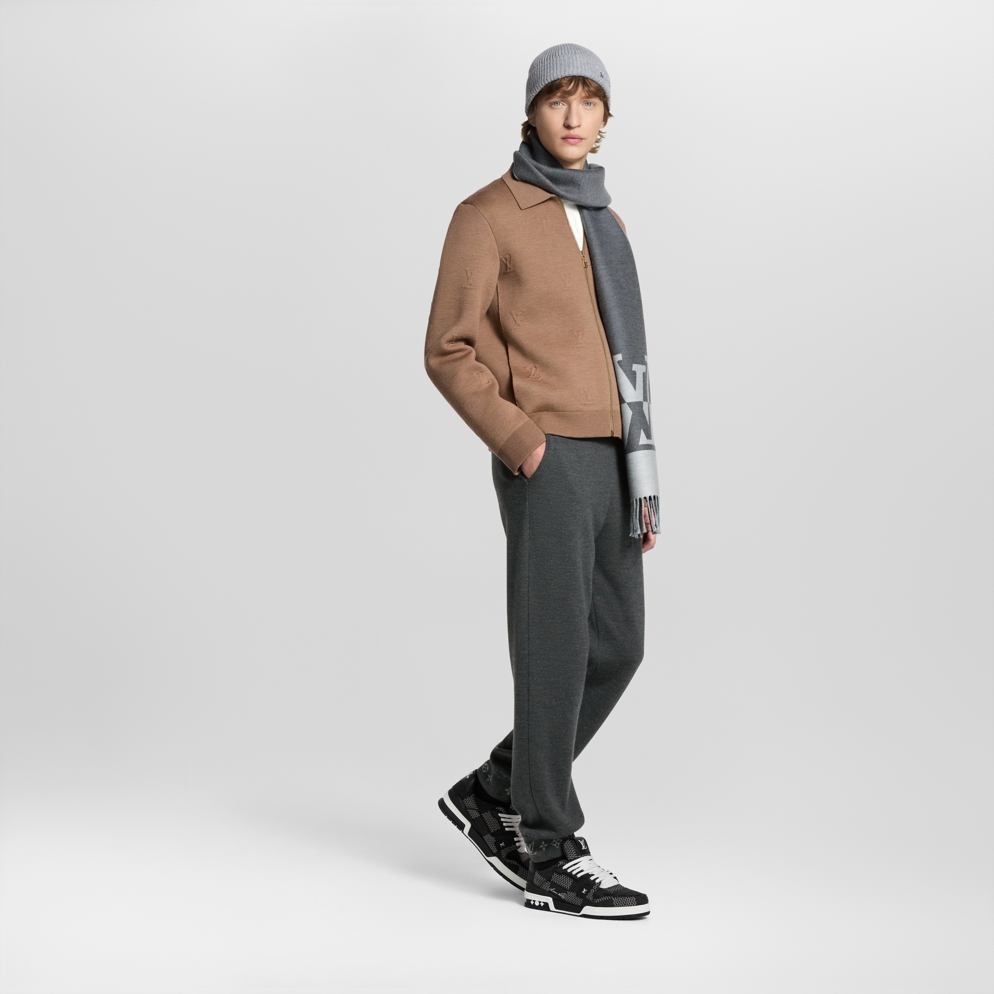 รองเท้าผ้าใบรุ่น LV Trainer  in ผู้ชาย