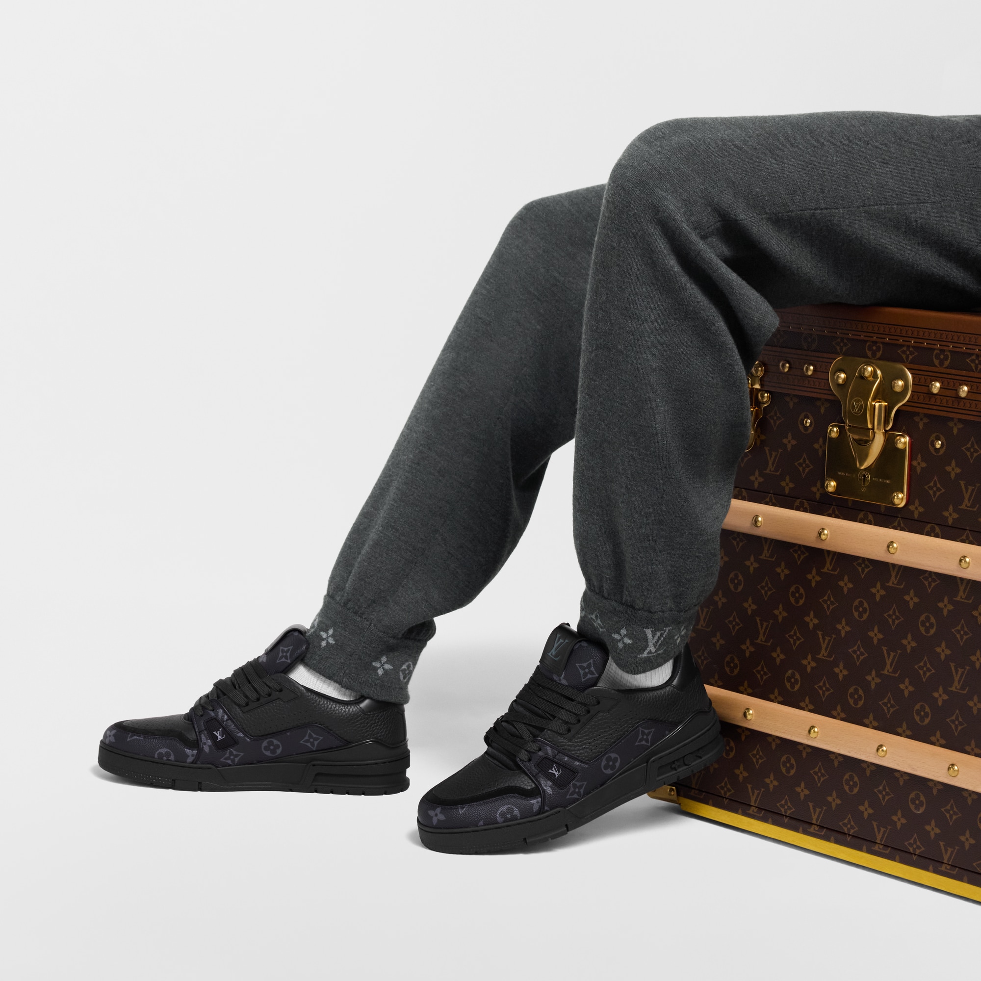 รองเท้าผ้าใบรุ่น LV Trainer  in ผู้ชาย