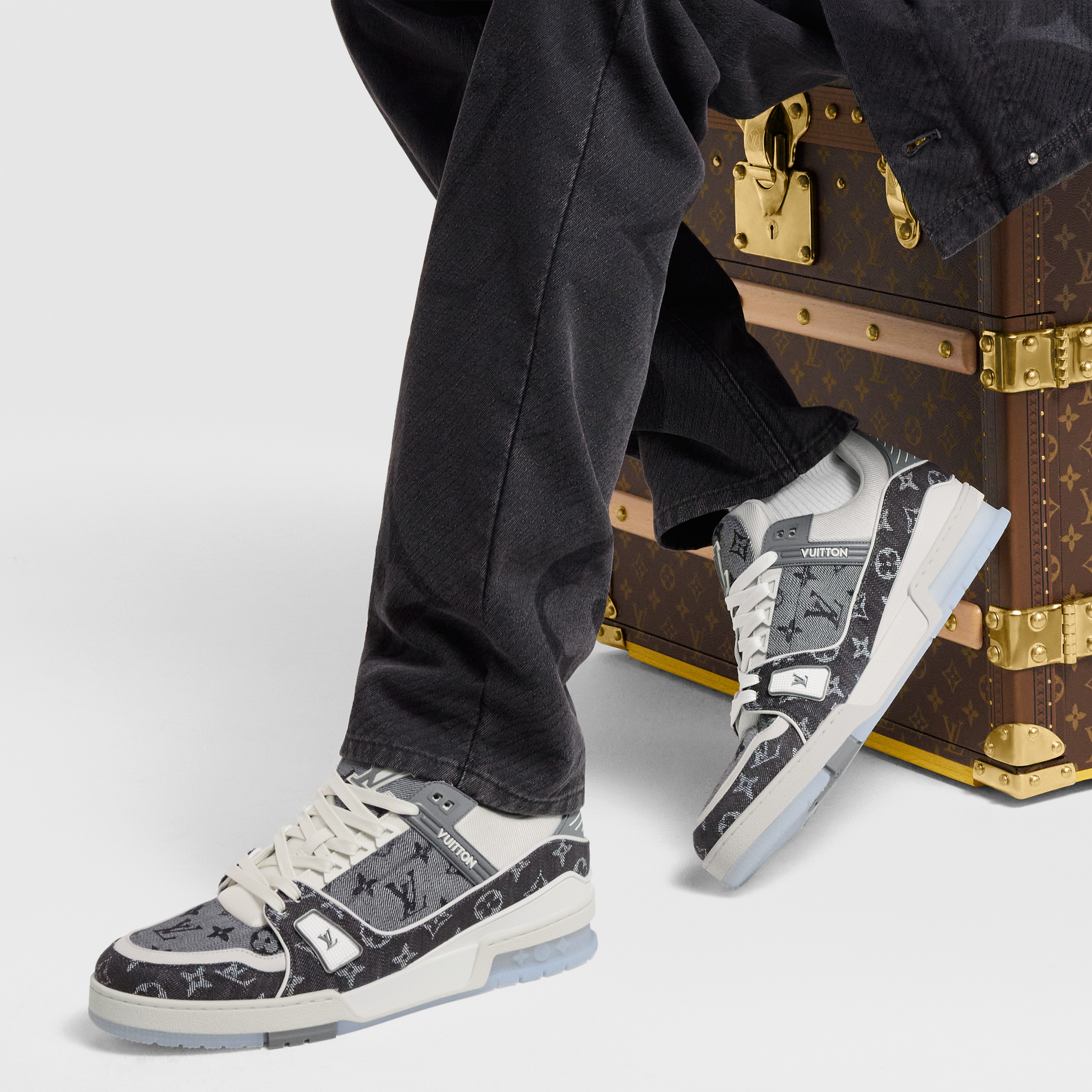 รองเท้าผ้าใบรุ่น LV Trainer  in ผู้ชาย