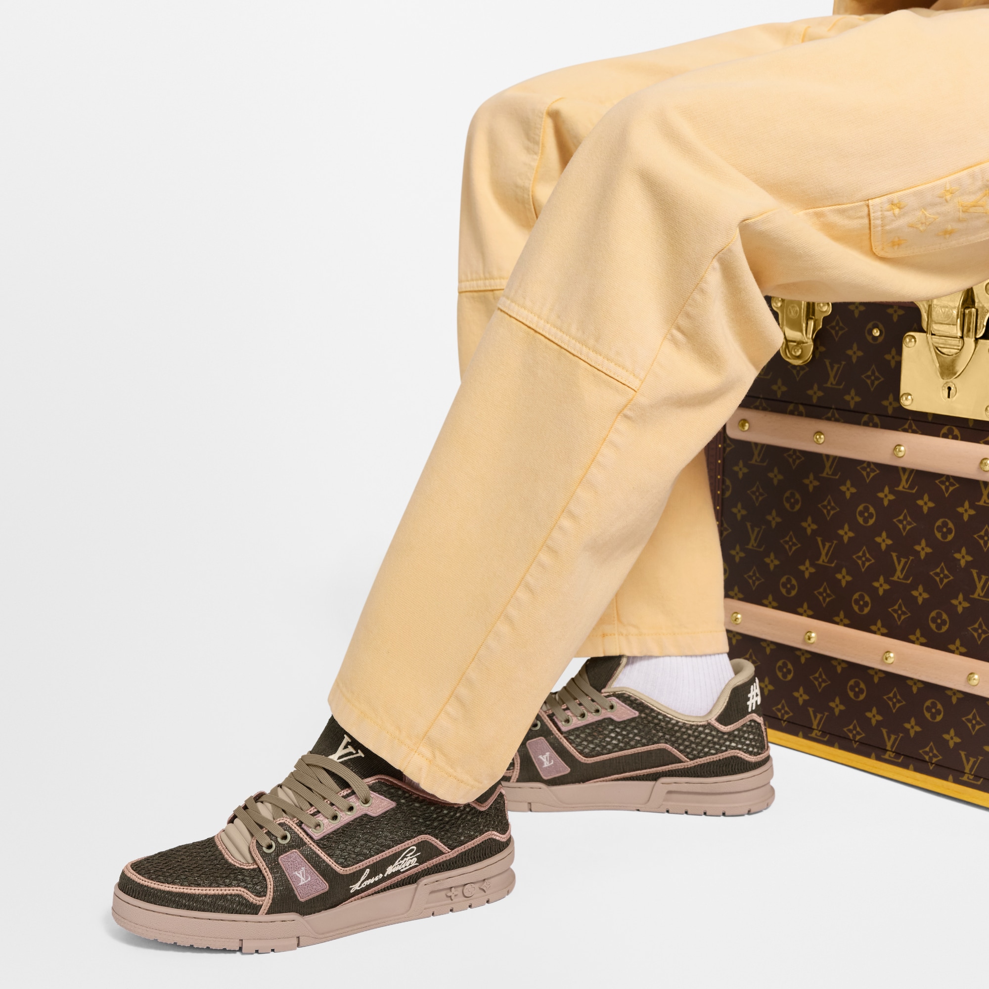 รองเท้าผ้าใบรุ่น LV Trainer  in ผู้ชาย