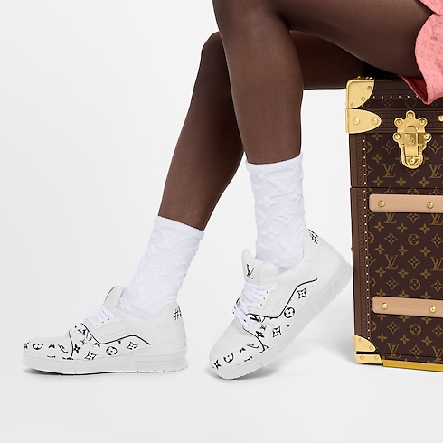 รองเท้าผ้าใบรุ่น LV Trainer in ผู้ชาย's รองเท้า รองเท้าผ้าใบสำหรับผู้ชาย collections by Louis Vuitton (การย่อ/ขยายผลิตภัณฑ์)