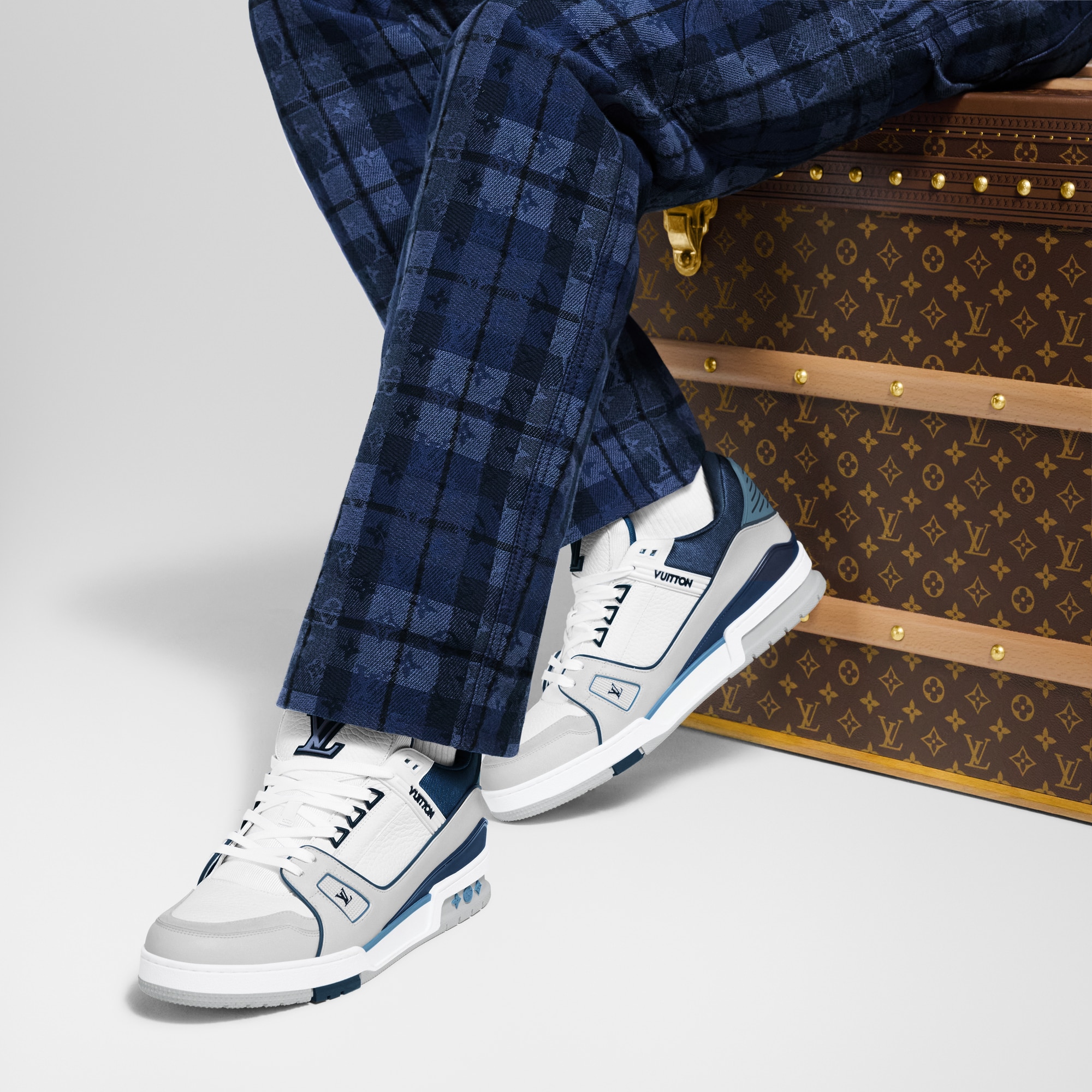 LV Trainer Sneaker  in ผู้ชาย