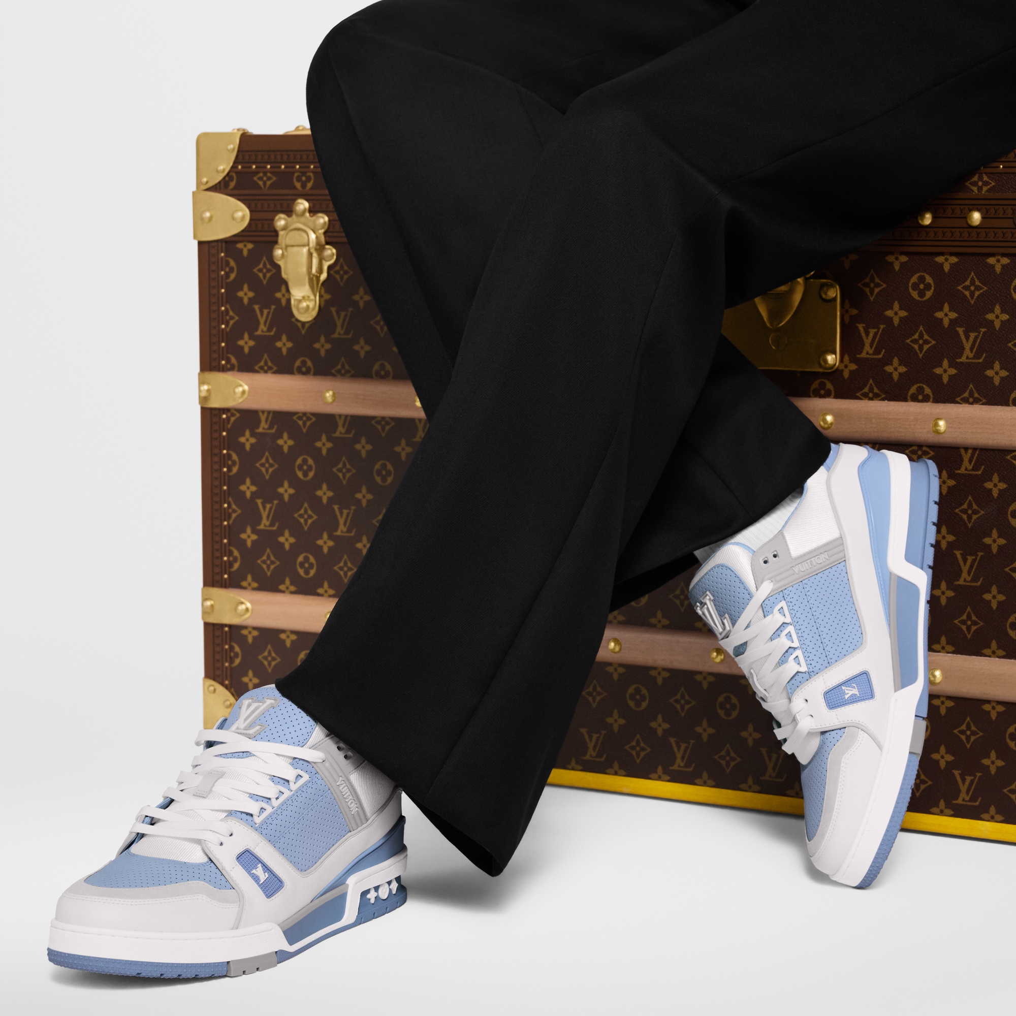รองเท้าผ้าใบรุ่น LV Trainer  in ผู้ชาย
