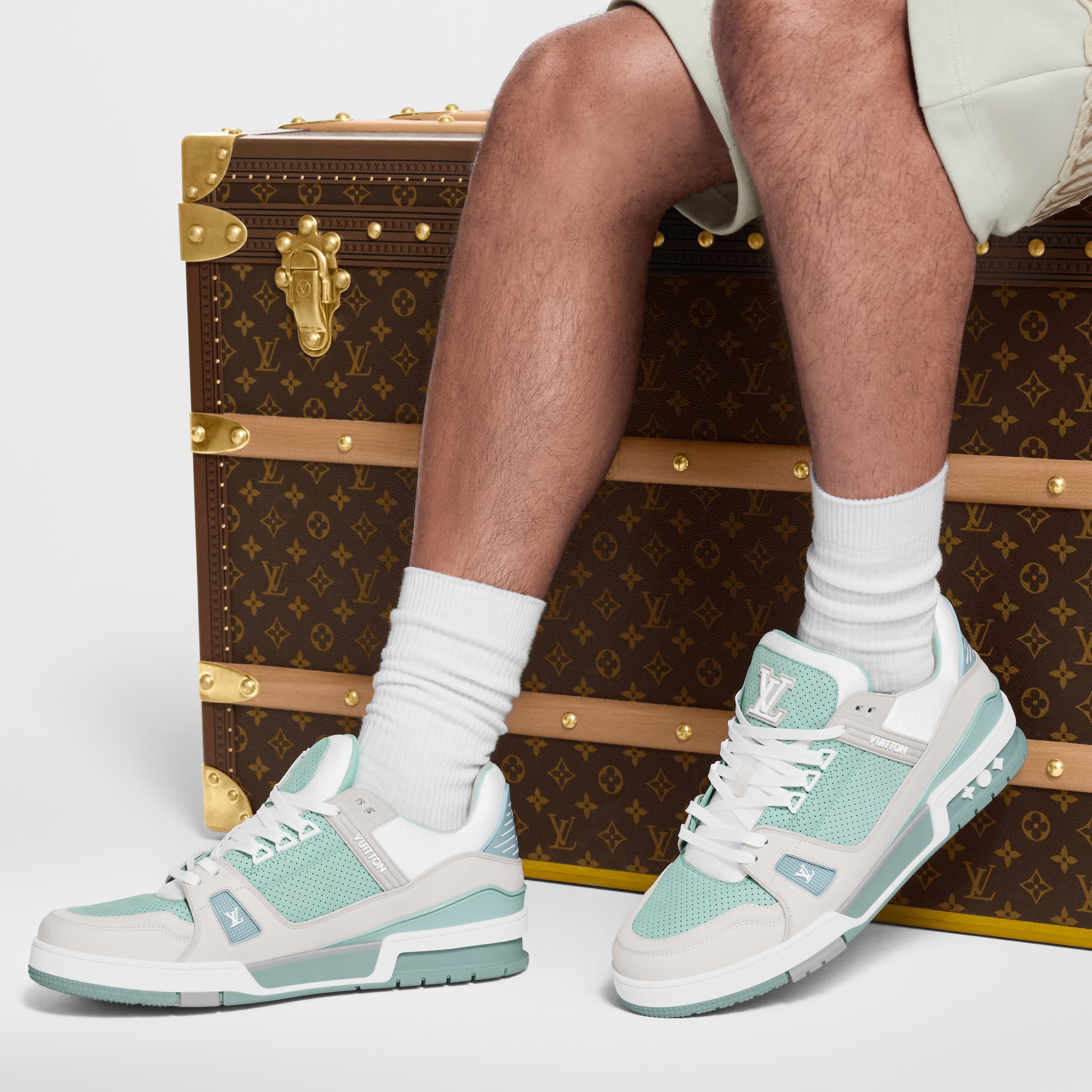 รองเท้าผ้าใบรุ่น LV Trainer  in ผู้ชาย