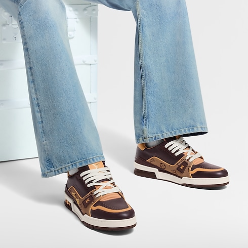 รองเท้าผ้าใบรุ่น LV Trainer in ผู้ชาย's รองเท้า รองเท้าผ้าใบสำหรับผู้ชาย collections by Louis Vuitton (การย่อ/ขยายผลิตภัณฑ์)