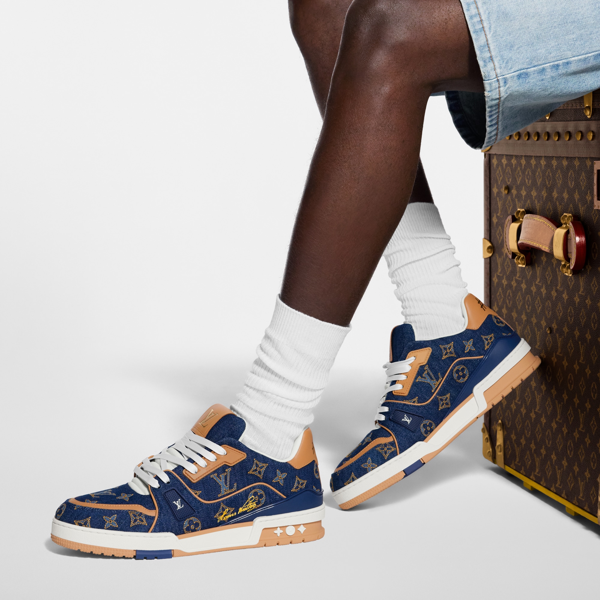 รองเท้าผ้าใบรุ่น LV Trainer  in ผู้ชาย
