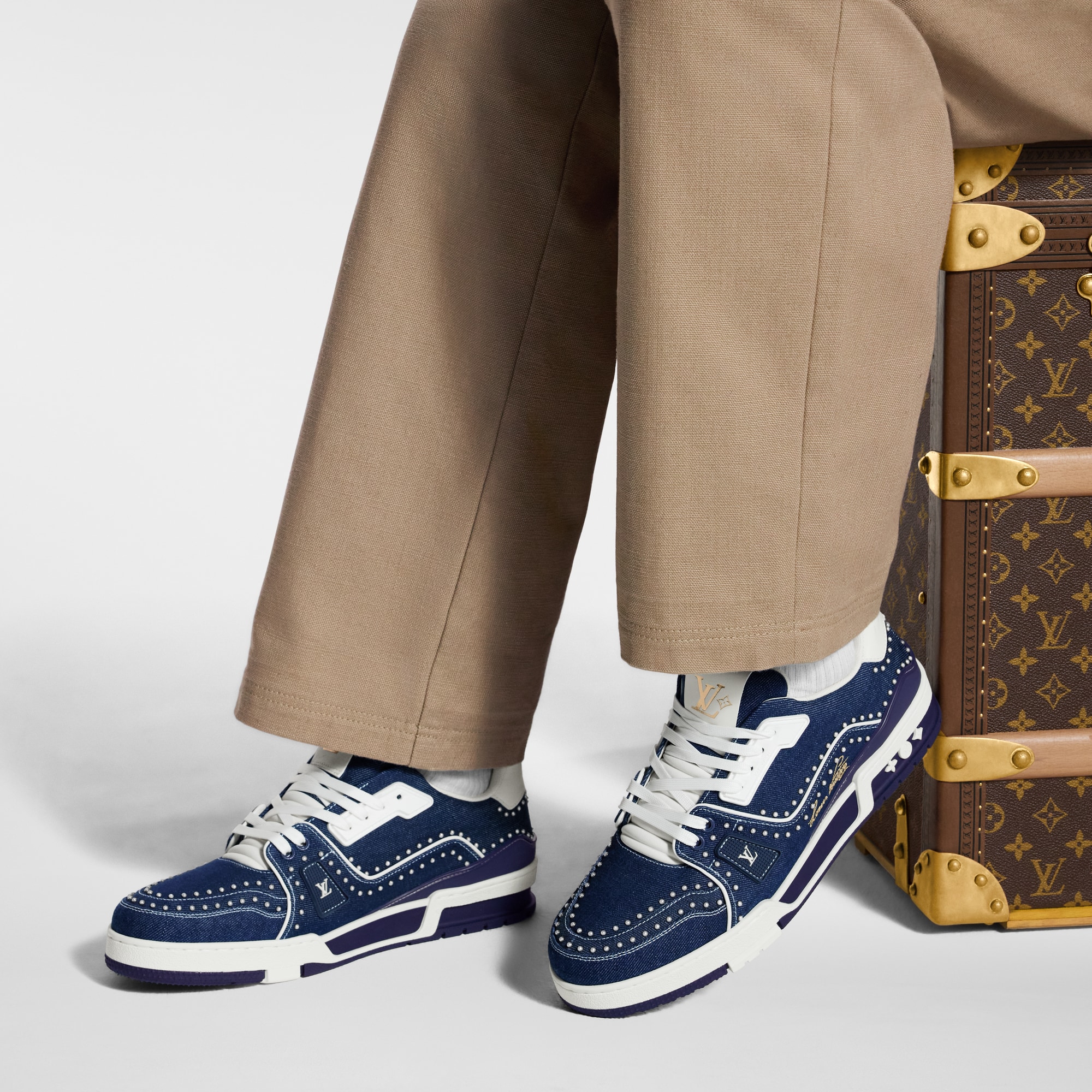 รองเท้าผ้าใบรุ่น LV Trainer  in ผู้ชาย
