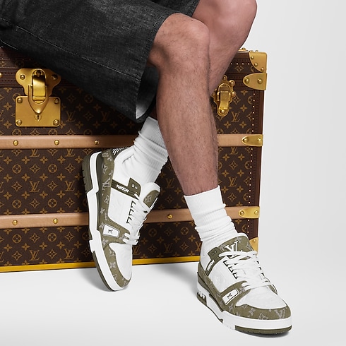 รองเท้าผ้าใบรุ่น LV Trainer in ผู้ชาย's รองเท้า รองเท้าผ้าใบสำหรับผู้ชาย collections by Louis Vuitton (การย่อ/ขยายผลิตภัณฑ์)