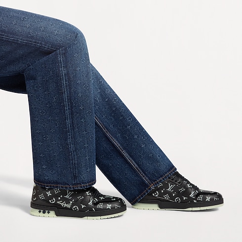 รองเท้าผ้าใบรุ่น LV Trainer in ผู้ชาย's รองเท้า รองเท้าผ้าใบสำหรับผู้ชาย collections by Louis Vuitton (การย่อ/ขยายผลิตภัณฑ์)