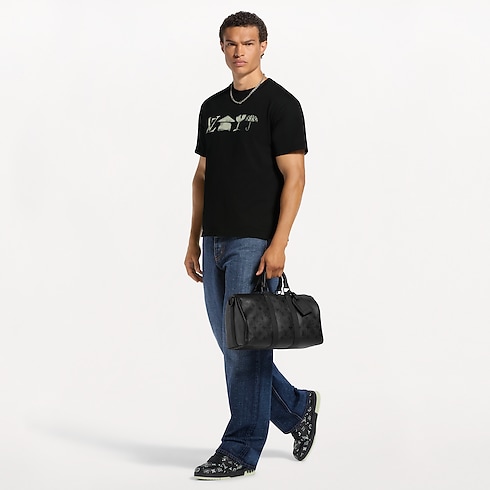 รองเท้าผ้าใบรุ่น LV Trainer in ผู้ชาย's รองเท้า รองเท้าผ้าใบสำหรับผู้ชาย collections by Louis Vuitton (การย่อ/ขยายผลิตภัณฑ์)