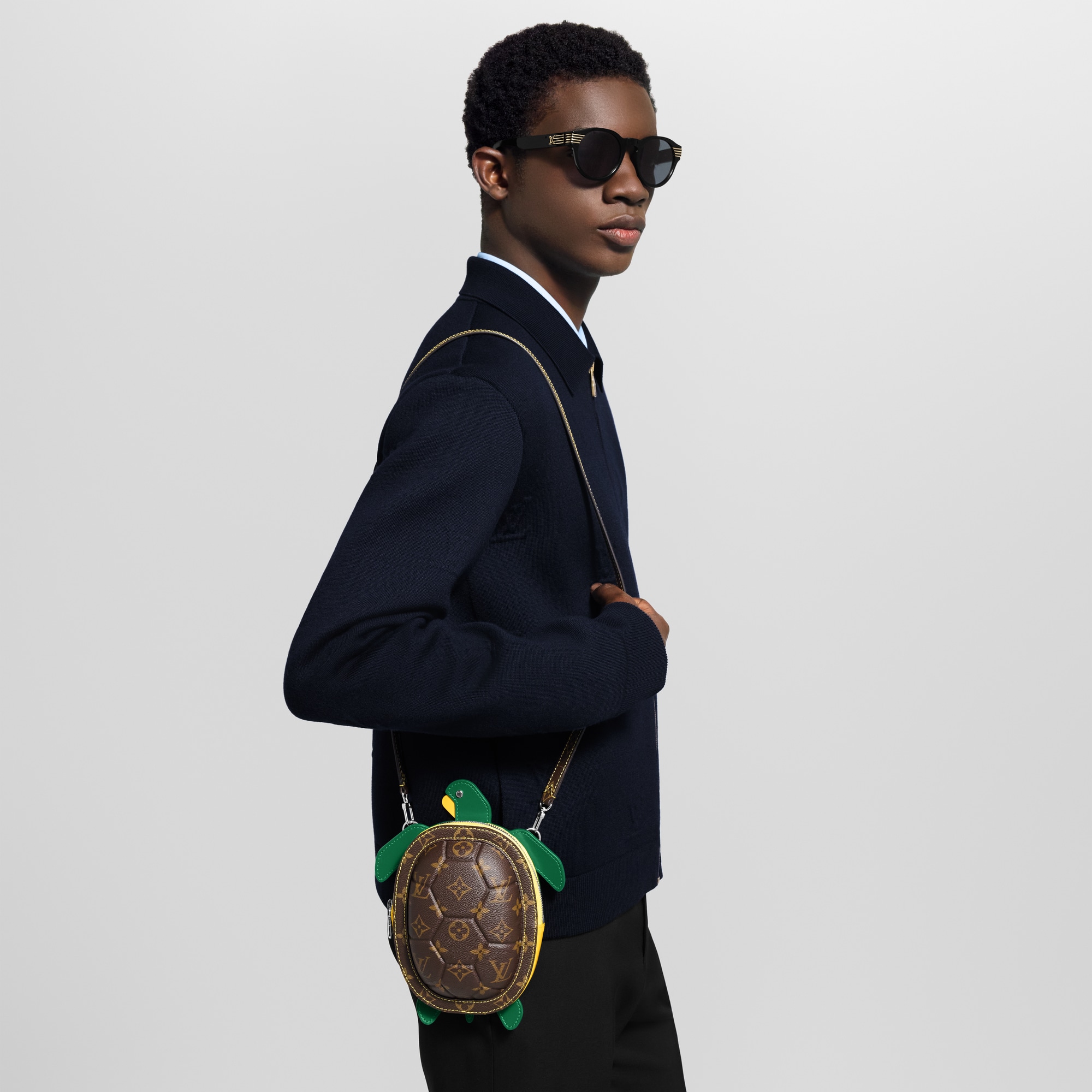 กระเป๋าสตางค์แบบสะพายรุ่น LV Turtle Monogram แคนวาสประเภทอื่น in ผู้ชาย