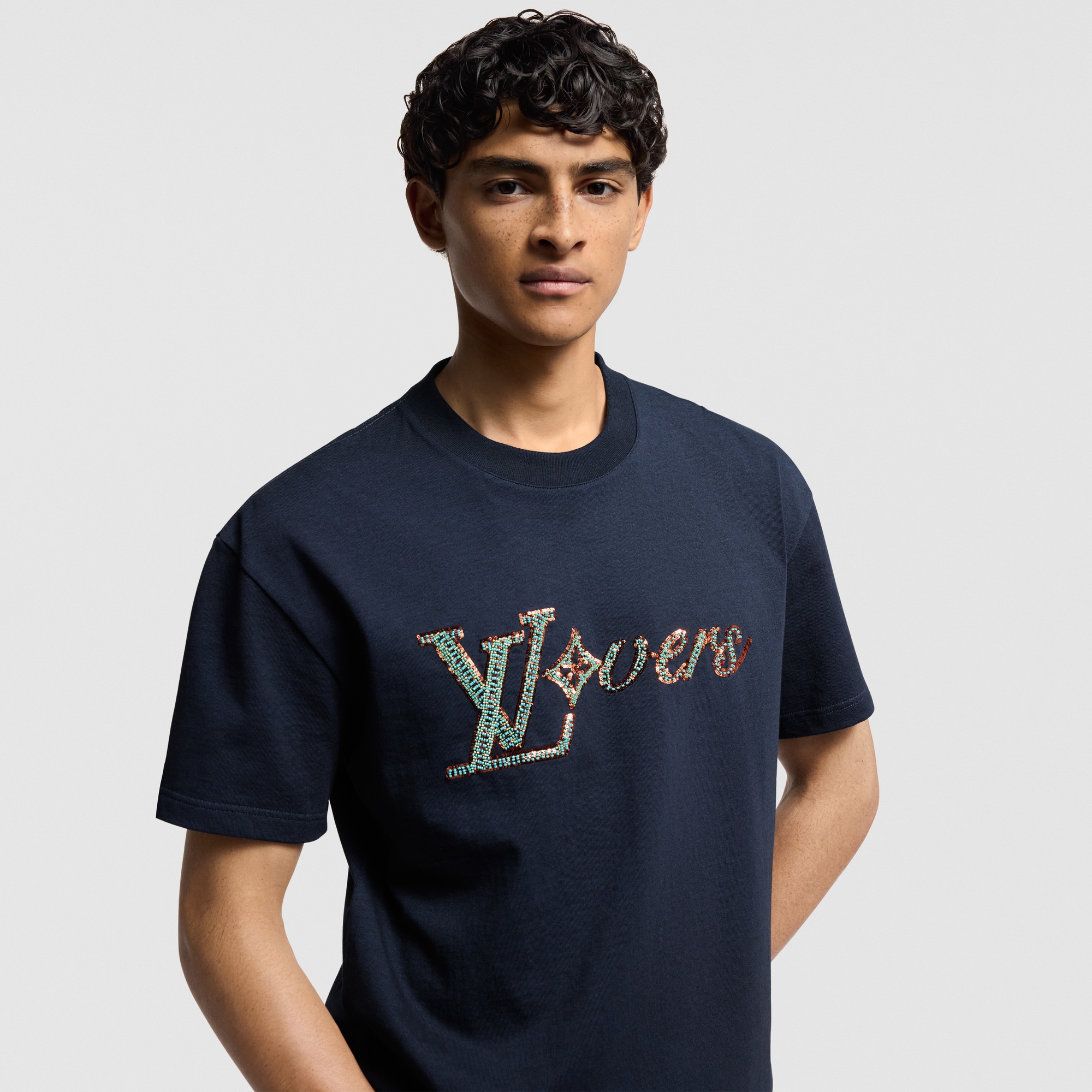 เสื้อยืดแขนสั้นลาย LV Vers  in ผู้ชาย