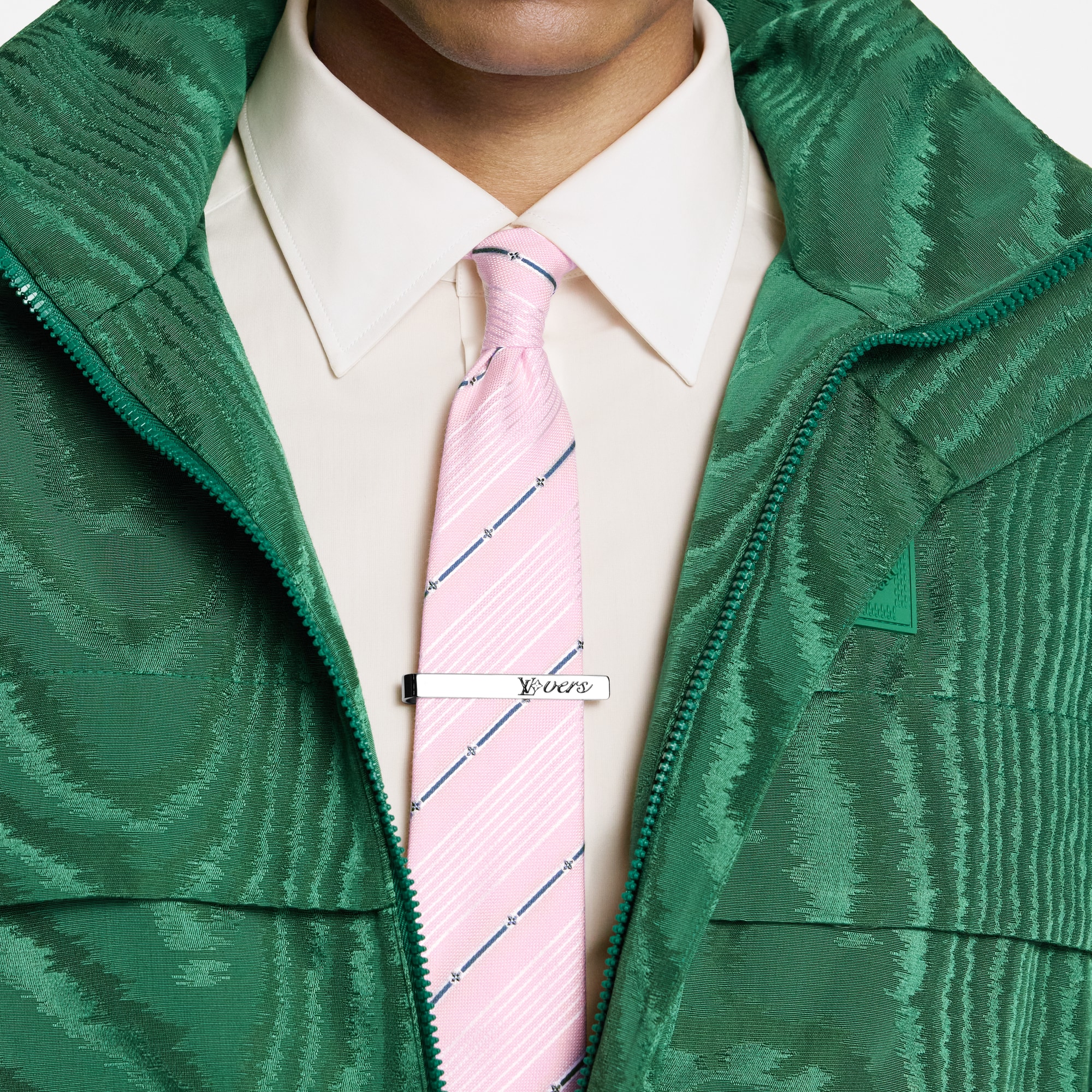 พินเนคไทรุ่น LV Vers . in ผู้ชาย