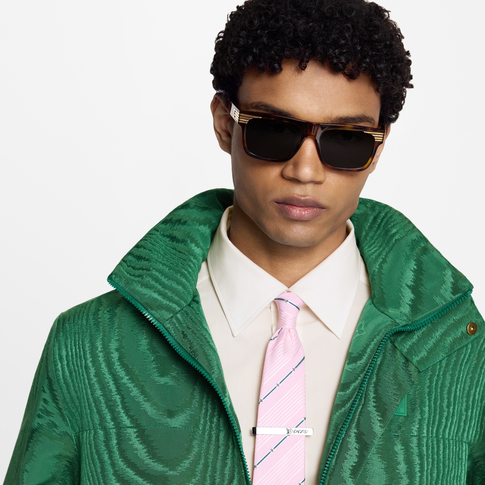 พินเนคไทรุ่น LV Vers . in ผู้ชาย