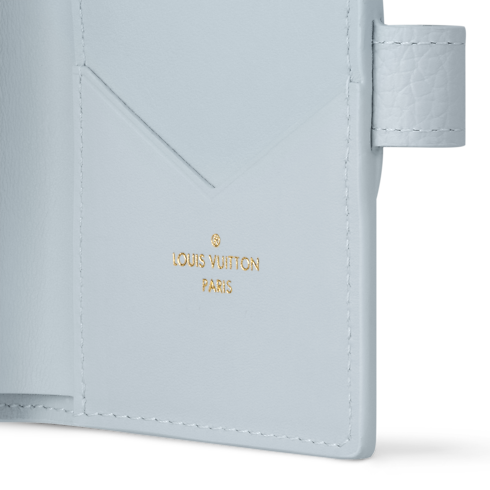 กระเป๋าสตางค์ใบเล็กรุ่น LV Vertical Capucines in ผู้หญิง's กระเป๋าสตางค์และผลิตภัณฑ์เครื่องหนังขนาดเล็ก กระเป๋าสตางค์สะพายข้างสำหรับผู้หญิง collections by Louis Vuitton (การย่อ/ขยายผลิตภัณฑ์)