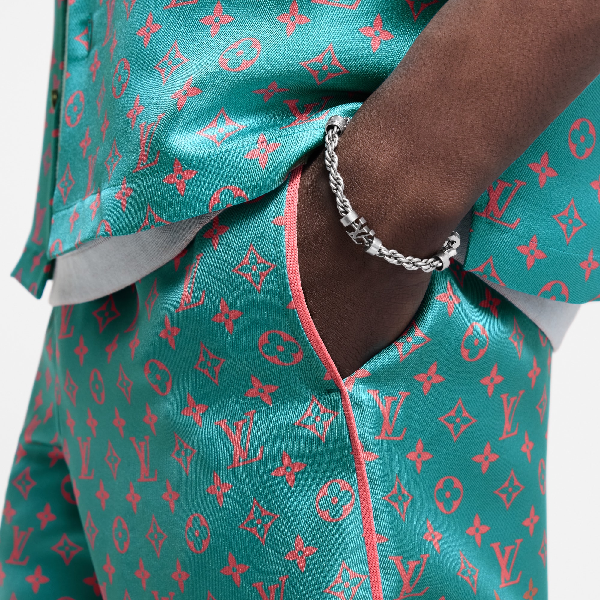 สร้อยข้อมือ LV Wire . in ผู้ชาย