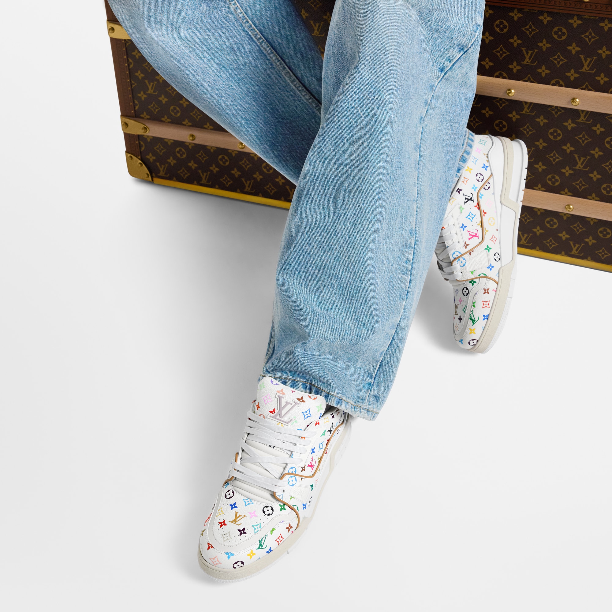 LV x TM - รองเท้าผ้าใบรุ่น LV Trainer  in ผู้ชาย