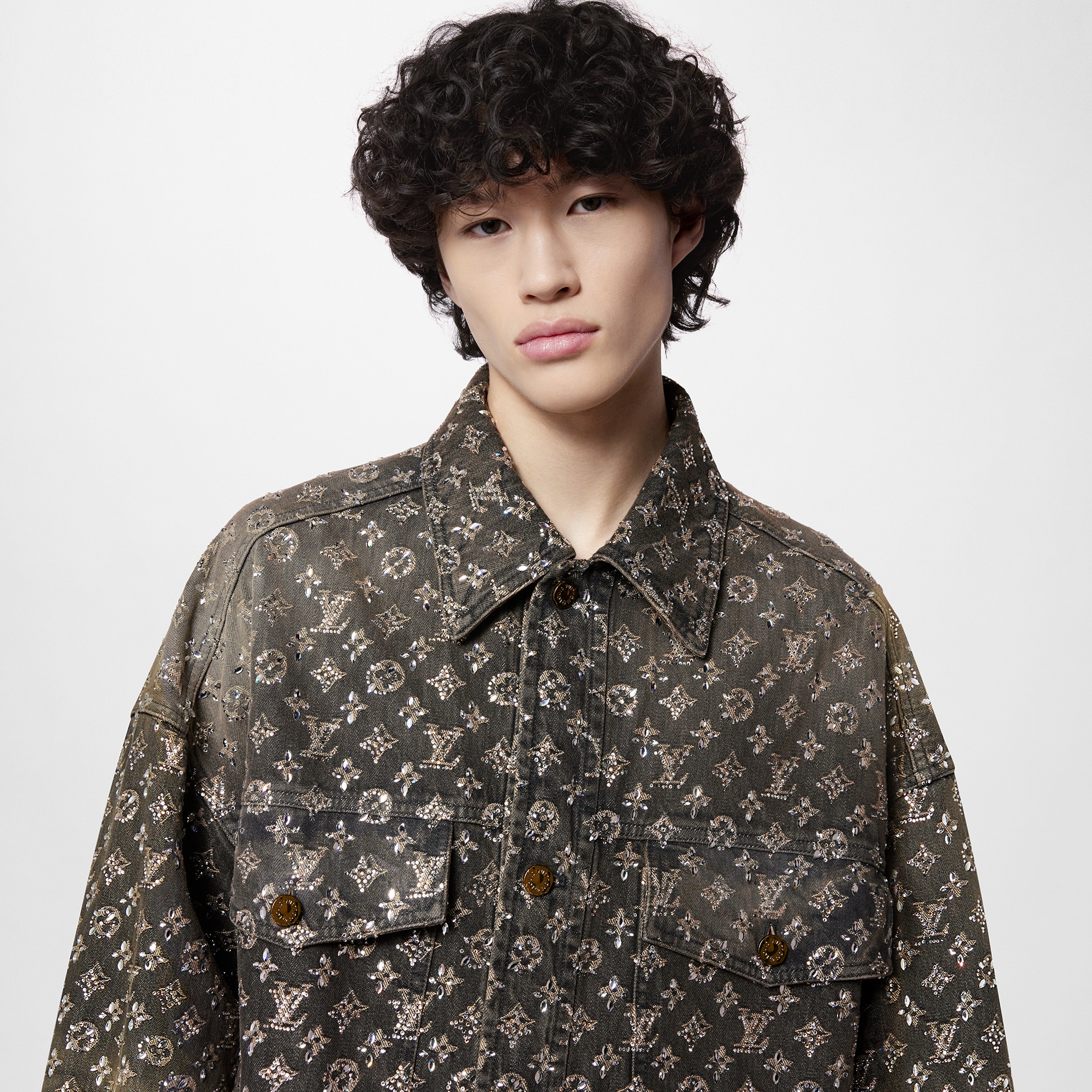 เสื้อโอเวอร์เชิ้ตเดนิมปักลาย Monogram - Made To Order  in ผู้ชาย
