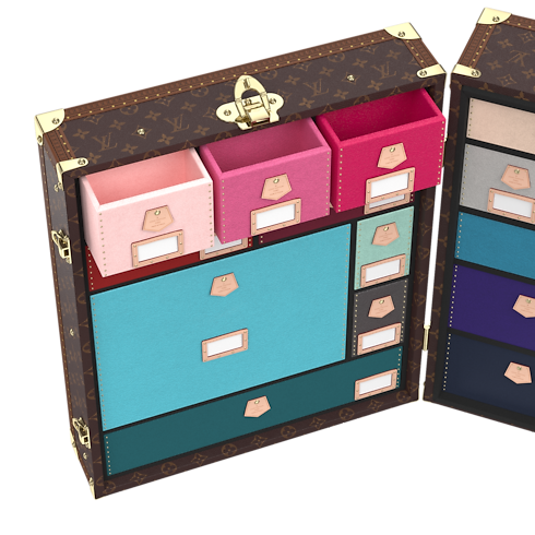 ทรังก์รุ่น Malle Souvenirs Monogram in ทรังก์ การเดินทาง และ บ้าน's ทรังก์และกล่อง กล่อง collections by Louis Vuitton (การย่อ/ขยายผลิตภัณฑ์)