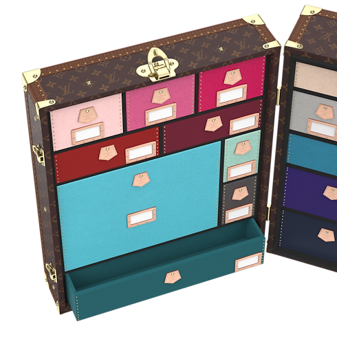 ทรังก์รุ่น Malle Souvenirs Monogram in ทรังก์ การเดินทาง และ บ้าน's ทรังก์และกล่อง กล่อง collections by Louis Vuitton (การย่อ/ขยายผลิตภัณฑ์)