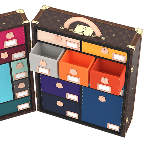 ทรังก์รุ่น Malle Souvenirs Monogram in ทรังก์ การเดินทาง และ บ้าน's ทรังก์และกล่อง กล่อง collections by Louis Vuitton (การย่อ/ขยายผลิตภัณฑ์)