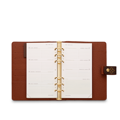 ปกสมุดบันทึกขนาดกลาง Monogram in กระเป๋าและผลิตภัณฑ์เครื่องหนังขนาดเล็ก's รังสรรค์ผลิตภัณฑ์เครื่องหนังในแบบของคุณ } collections by Louis Vuitton (การย่อ/ขยายผลิตภัณฑ์)