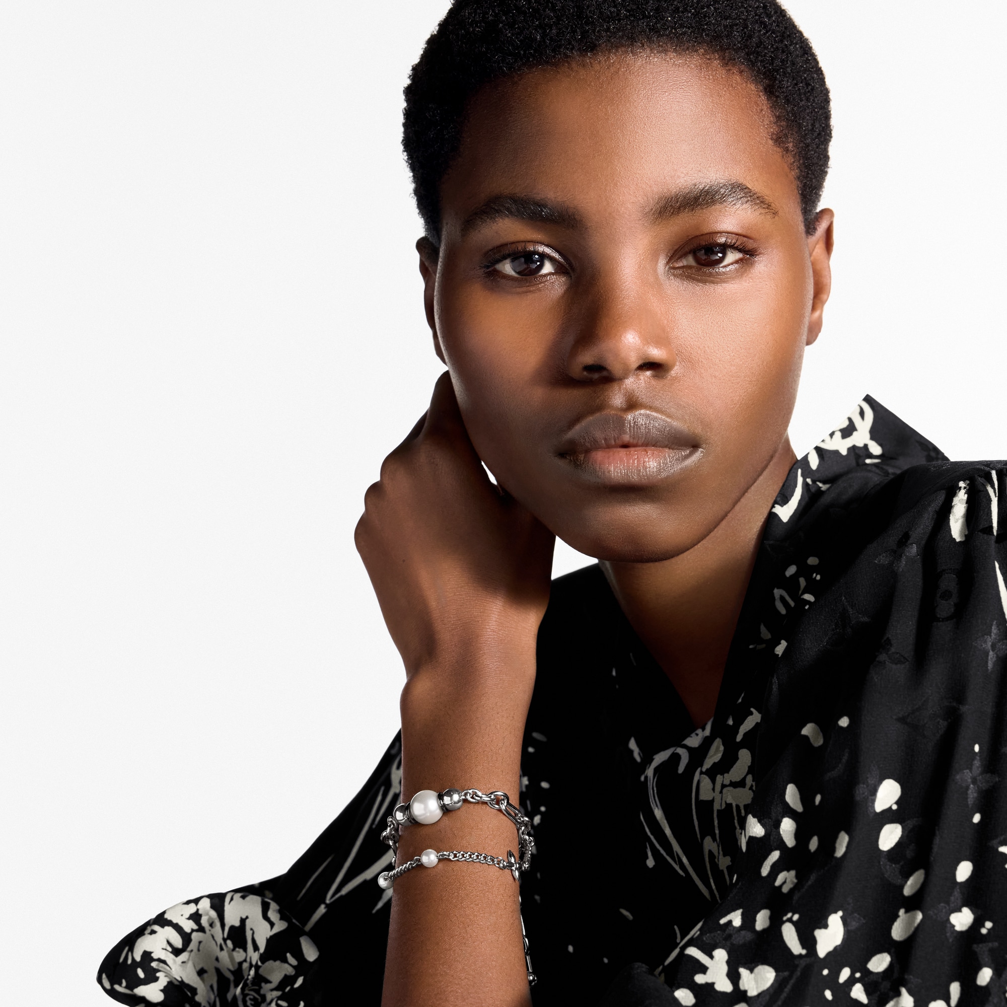 สร้อยข้อมือ Midnight Pearl . in ผู้หญิง