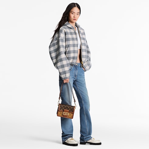 กระเป๋ารุ่น Mini Dauphine Monogram แคนวาสประเภทอื่น in ผู้หญิง's กระเป๋าถือ กระเป๋าถือสำหรับผู้หญิง collections by Louis Vuitton (การย่อ/ขยายผลิตภัณฑ์)