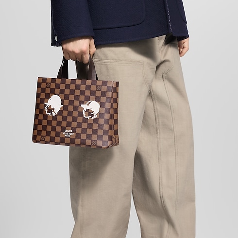 กระเป๋ารุ่น Mini Shopper Tote Damier Ebene แคนวาส in กระเป๋าและผลิตภัณฑ์เครื่องหนังขนาดเล็ก's สำหรับผู้ชาย ผลิตภัณฑ์ใหม่ล่าสุด collections by Louis Vuitton (การย่อ/ขยายผลิตภัณฑ์)