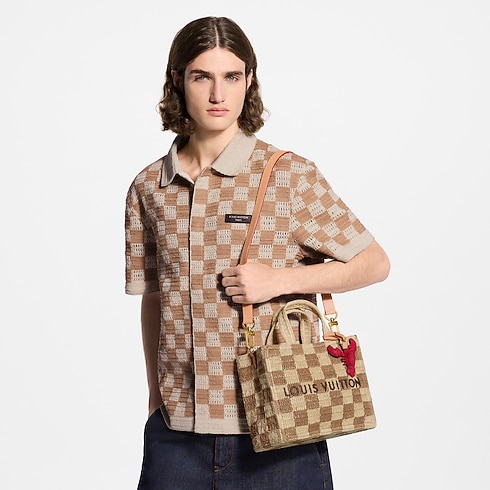 กระเป๋ารุ่น Mini Shopper Tote Damier ประเภทอื่น in กระเป๋าและผลิตภัณฑ์เครื่องหนังขนาดเล็ก's สำหรับผู้ชาย กระเป๋า Shopper Tote collections by Louis Vuitton (การย่อ/ขยายผลิตภัณฑ์)