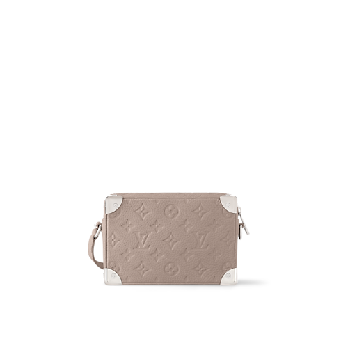 กระเป๋ารุ่น Mini Soft Trunk หนัง Taurillon ลาย Monogram in กระเป๋าและผลิตภัณฑ์เครื่องหนังขนาดเล็ก's สำหรับผู้ชาย ผลิตภัณฑ์ใหม่ล่าสุด collections by Louis Vuitton (การย่อ/ขยายผลิตภัณฑ์)