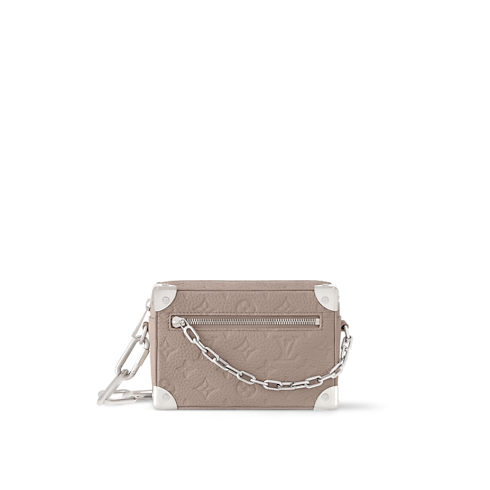 กระเป๋ารุ่น Mini Soft Trunk หนัง Taurillon ลาย Monogram in กระเป๋าและผลิตภัณฑ์เครื่องหนังขนาดเล็ก's สำหรับผู้ชาย ผลิตภัณฑ์ใหม่ล่าสุด collections by Louis Vuitton (การย่อ/ขยายผลิตภัณฑ์)