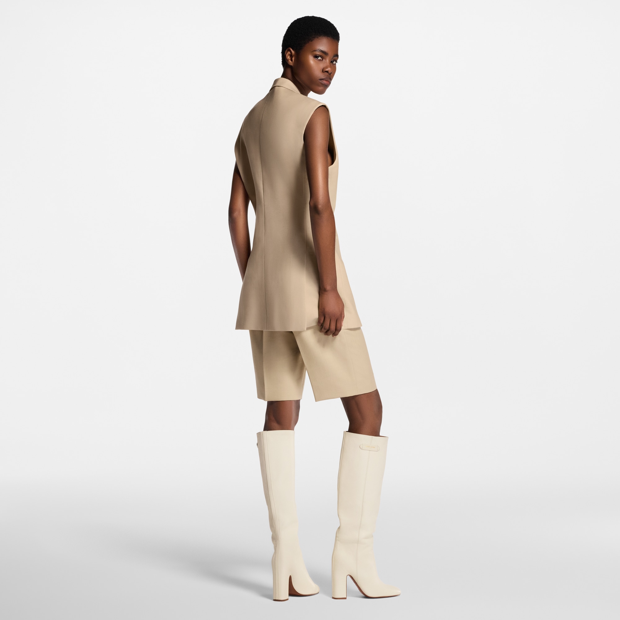 เสื้อเบลเซอร์แขนกุดตกแต่งดีเทลลาย Monogram  in ผู้หญิง